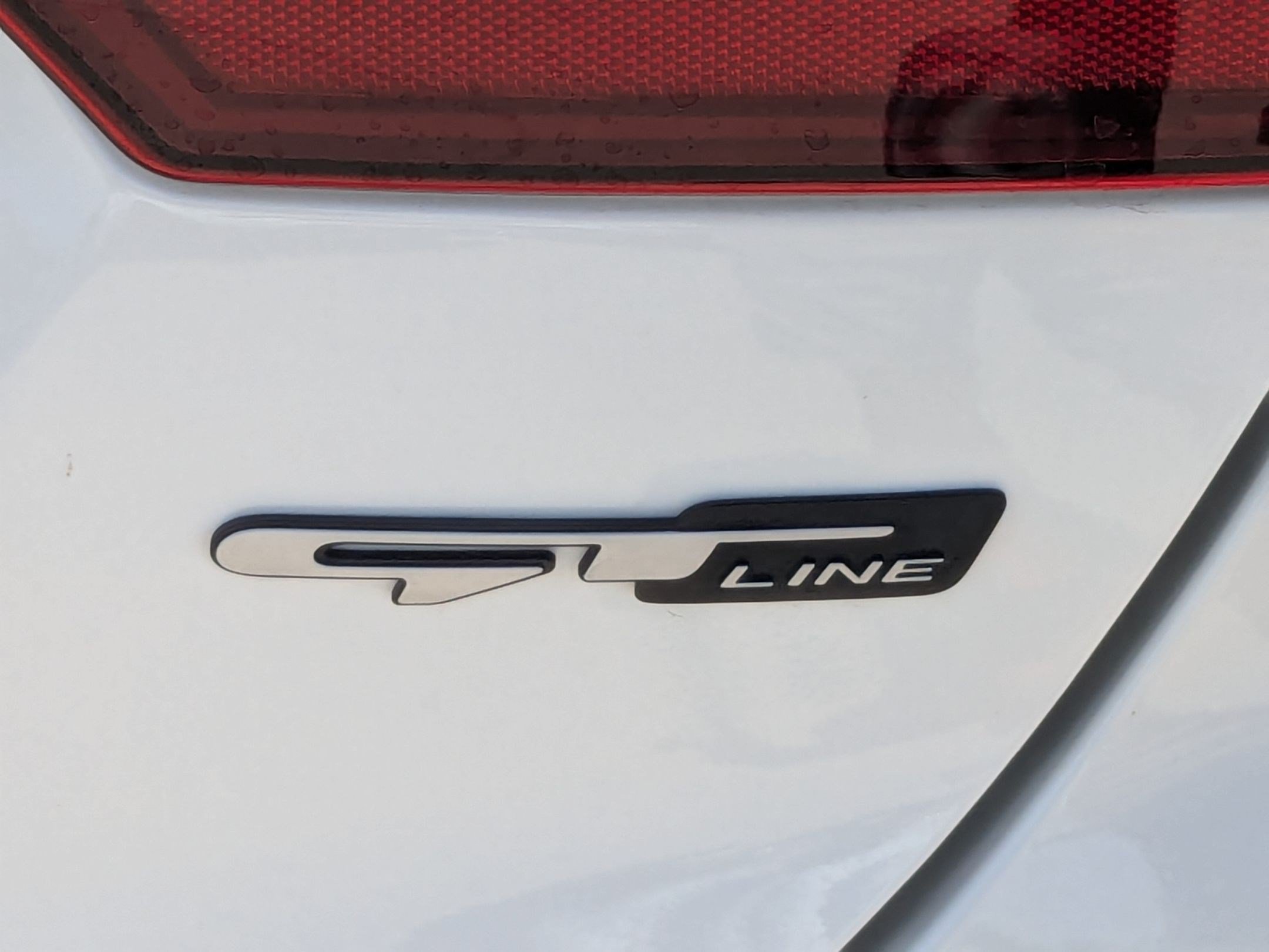 Used 2024 White Kia GT-Line image 13