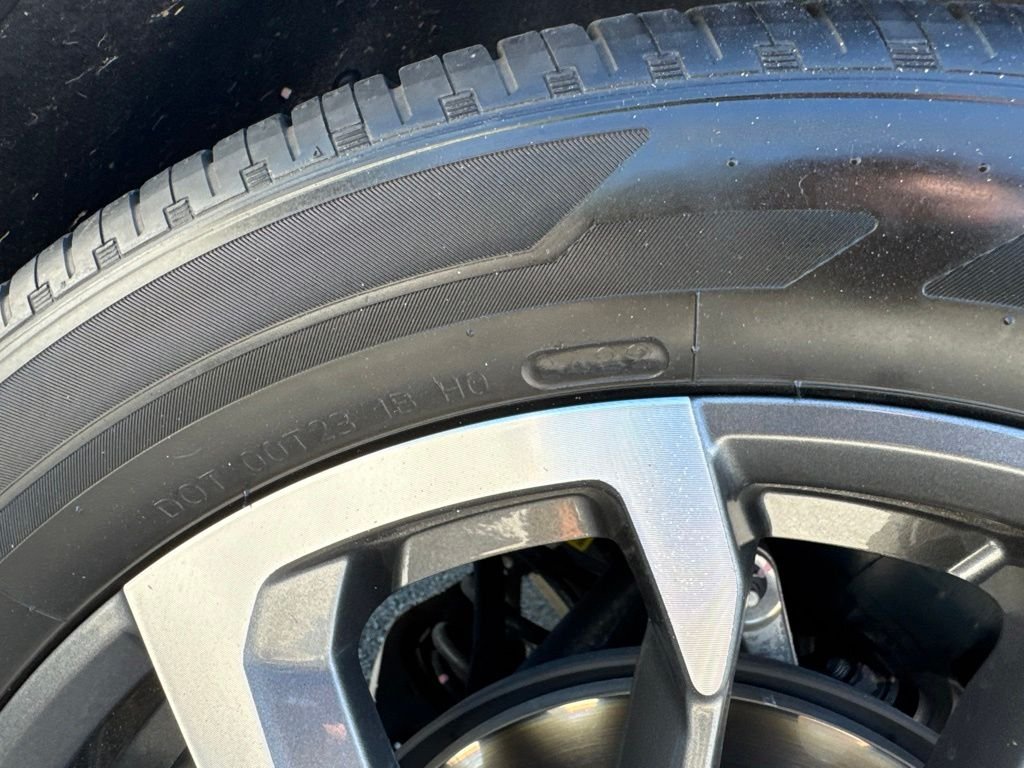 Used 2022  GMC SLT image 10