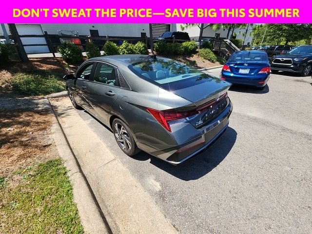 Used 2025 Gray Hyundai SEL Convenience image 7