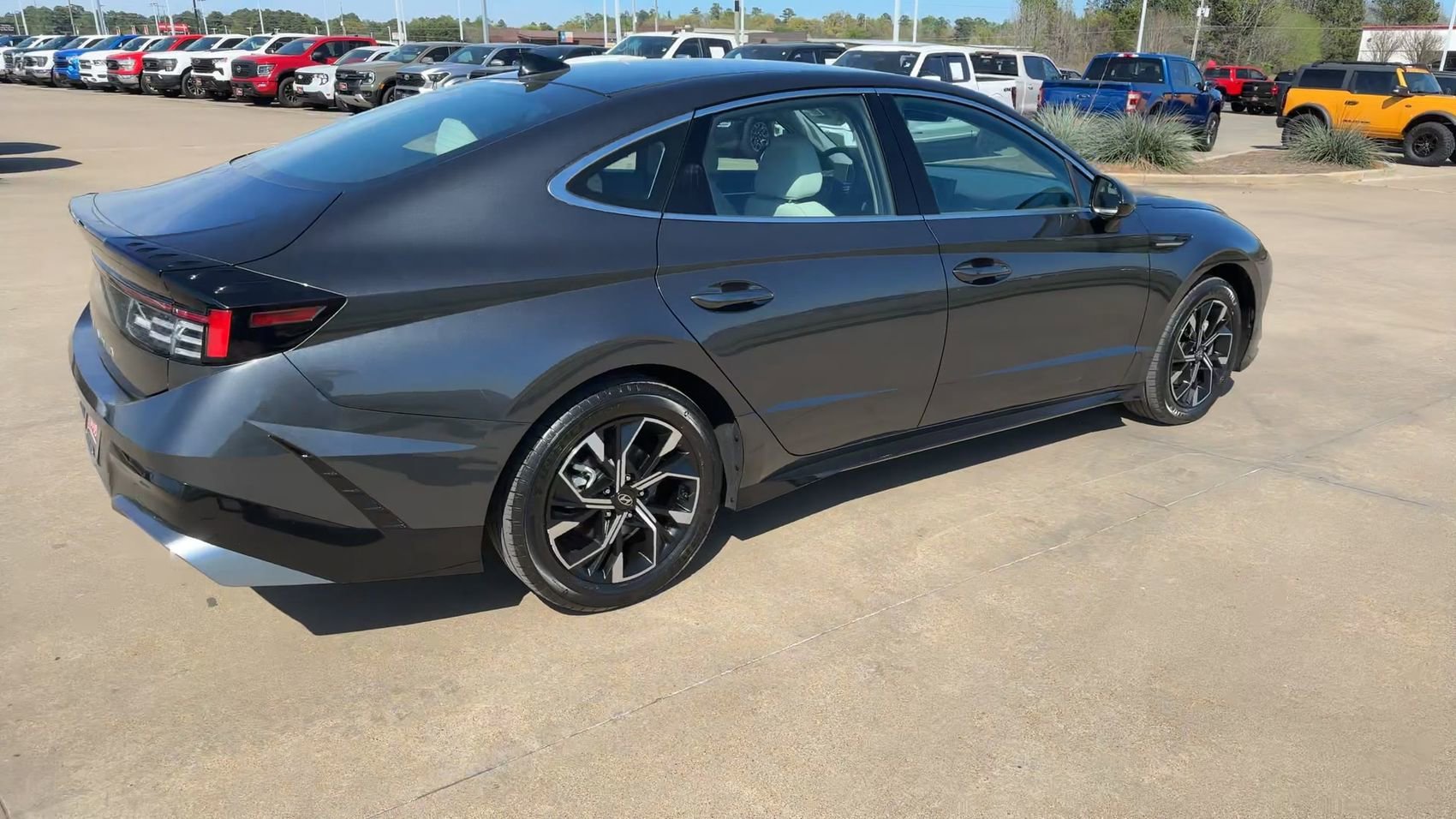 Used 2025 Portofino Gray Hyundai SEL image 9