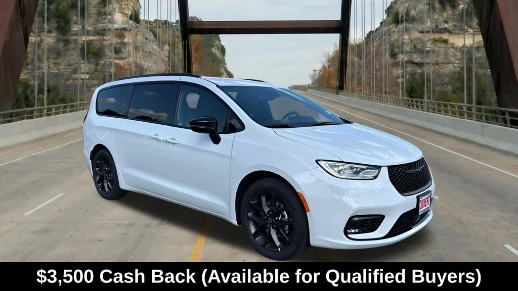 2026 Chrysler Pacifica Select's photo