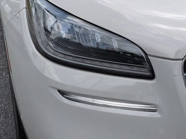 Certified Used 2022 Pearl Metallic Lincoln Standard image 10