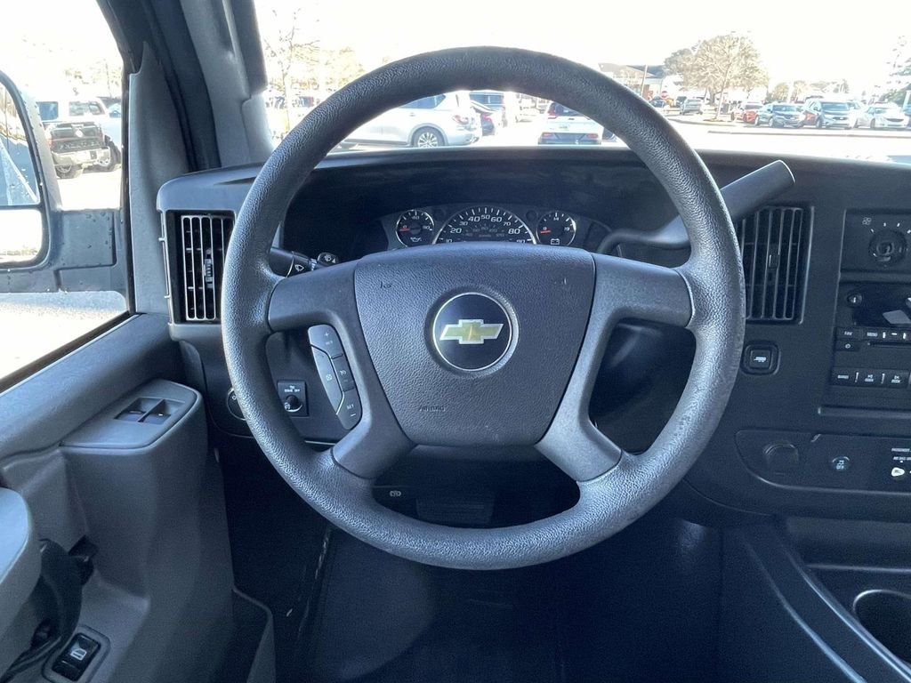 2017 Chevrolet Express Passenger LS - Photo 12