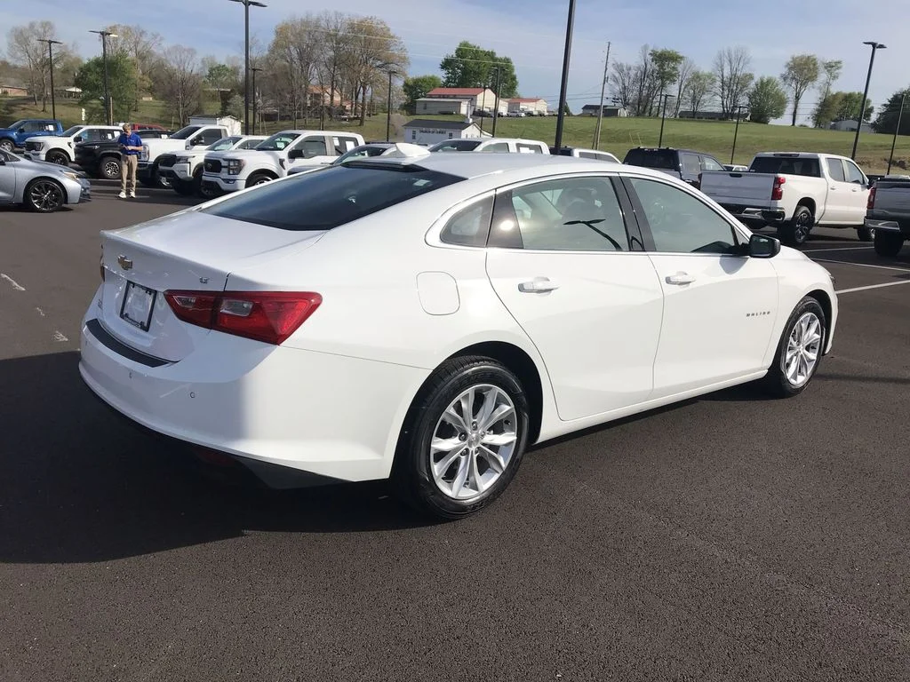 Used 2024 White Chevrolet LT image 8