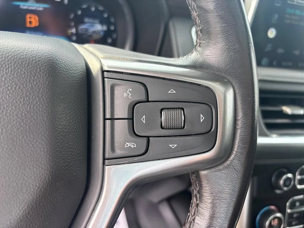 Used 2022 Black Chevrolet Z71 image 17