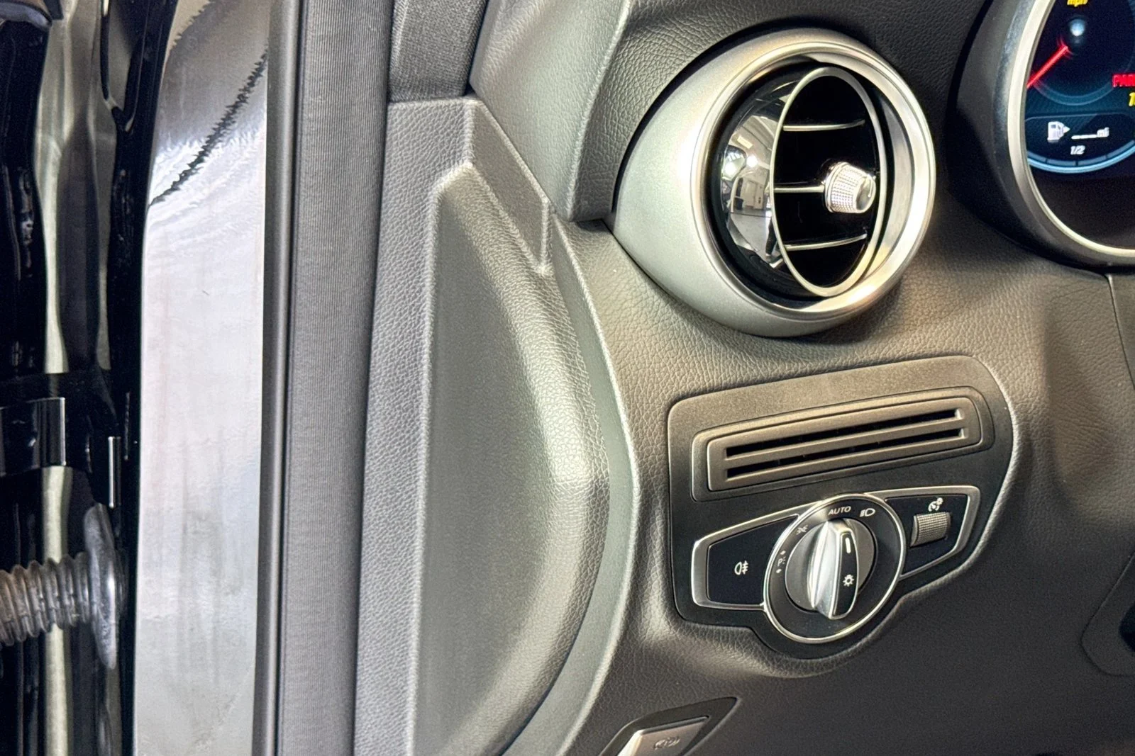 Used 2022 Black Mercedes-Benz GLC 300 image 10