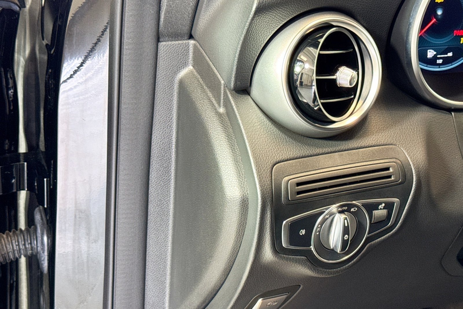 Used 2022 Black Mercedes-Benz GLC 300 image 10