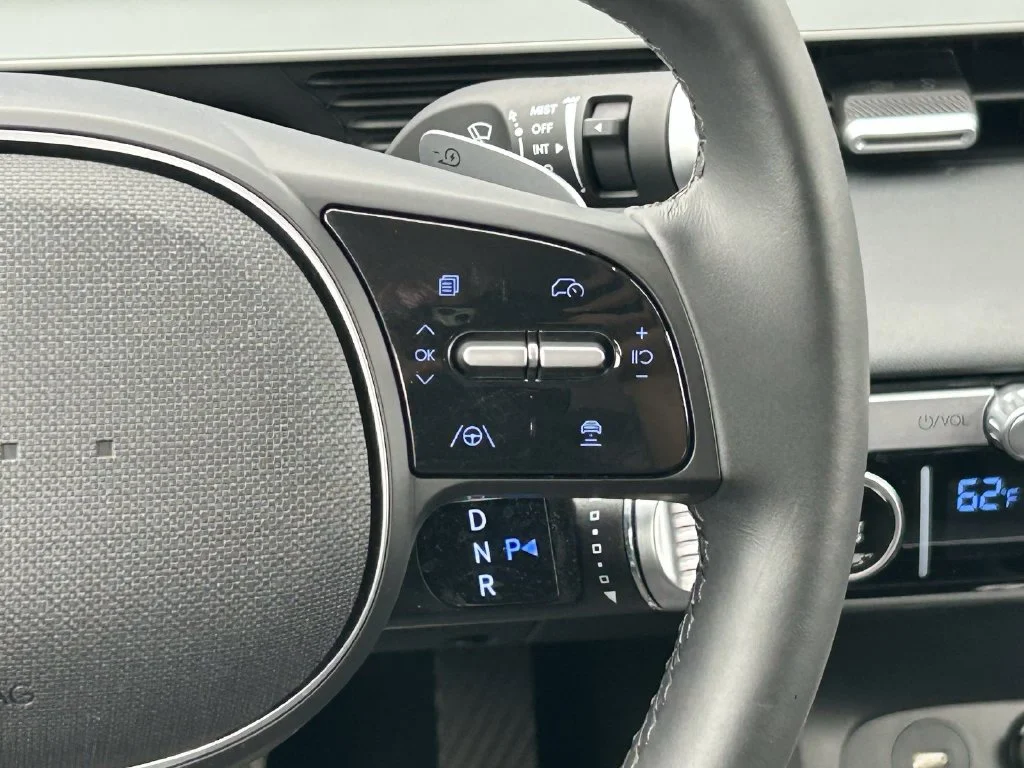 Used 2024 White Hyundai SEL image 18