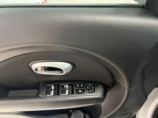 Used 2018 Silver Kia Base image 19