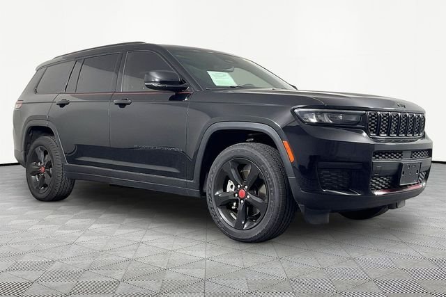 Used 2023 Black Jeep Altitude image 3