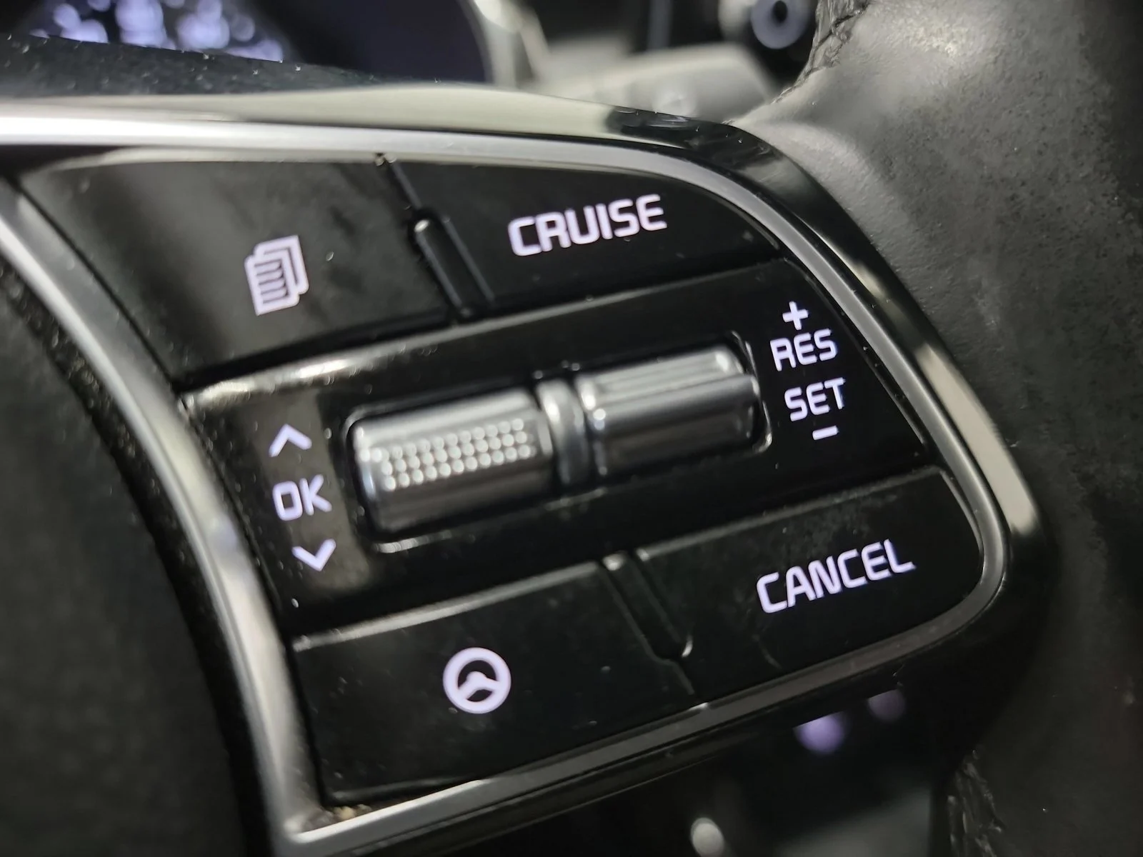Used 2023 Neptune Blue Kia S image 32