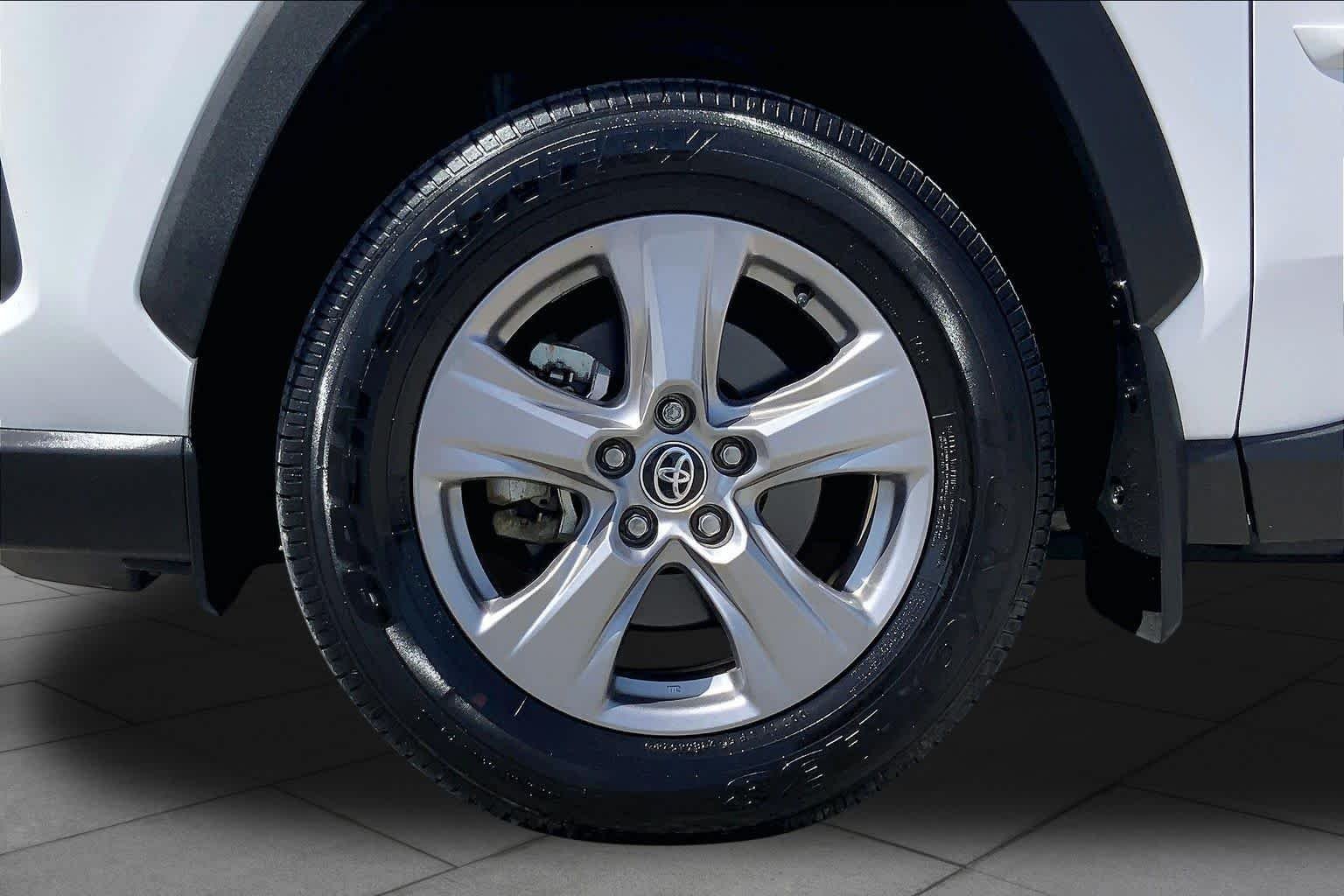 Used 2025 Ice Cap Toyota XLE image 11