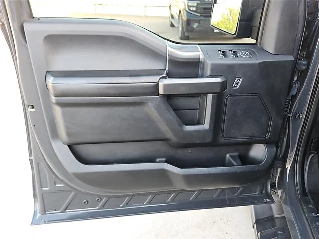 Used 2016 Lithium Gray Ford XLT 4x4 SuperCrew Cab Styleside 5.5 ft. box 145 in image 11