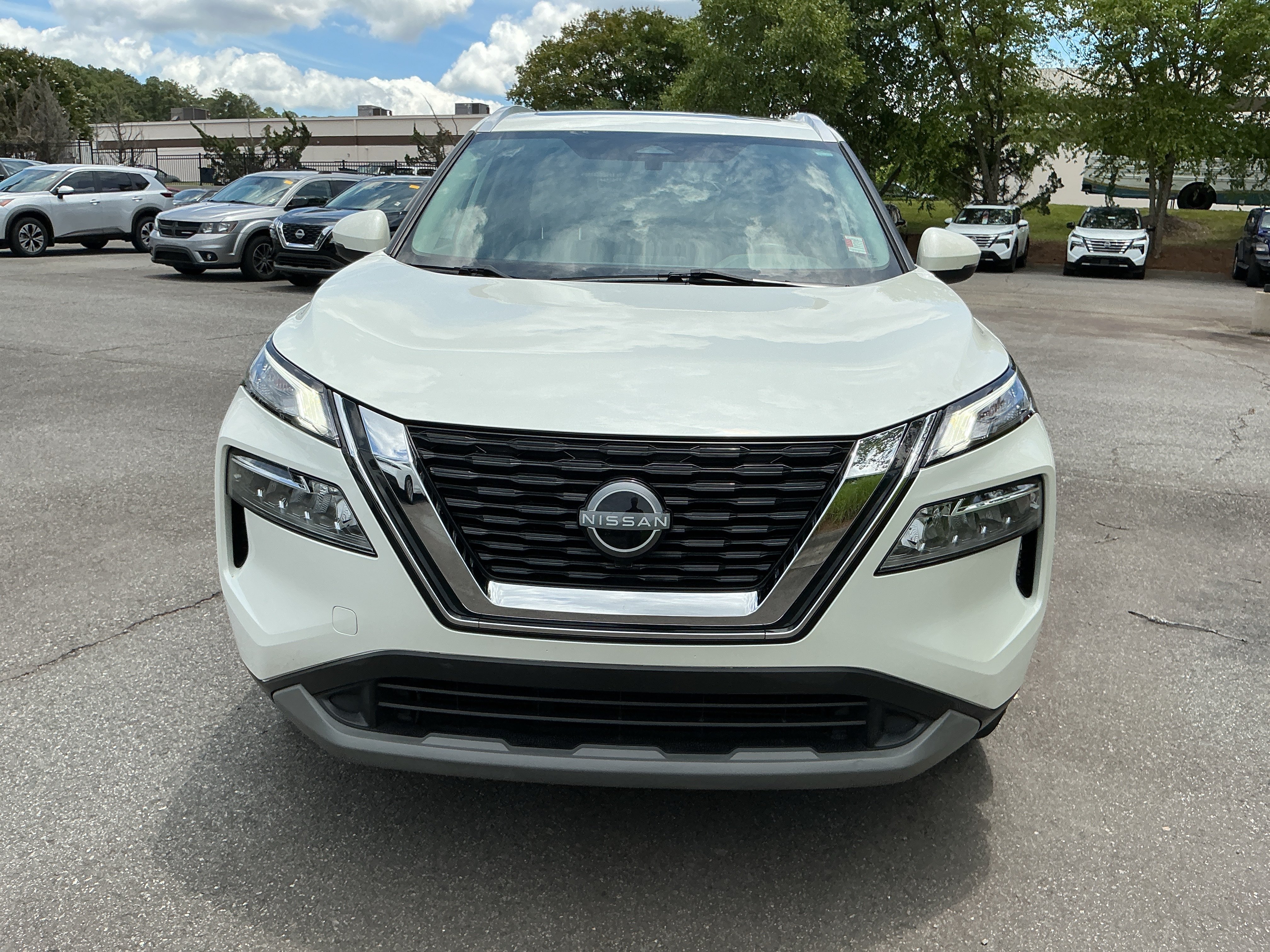 Used 2023 Pearl White Tricoat Nissan SV image 6