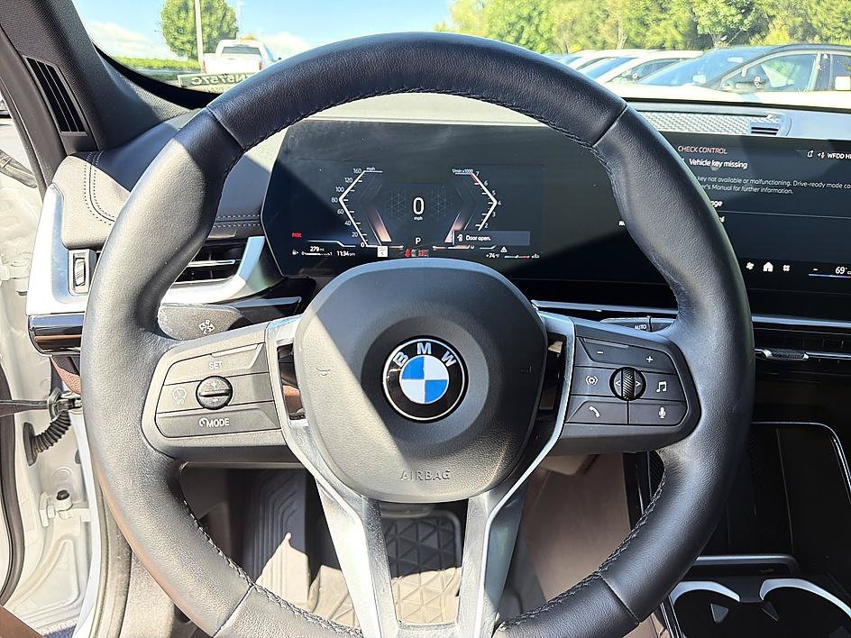 Used 2025 Mineral White Metallic BMW xDrive28i image 13