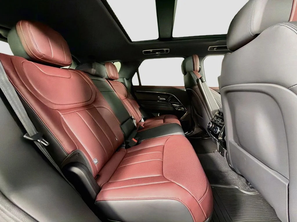 New 2026 Fuji White Land Rover Dynamic SE image 29