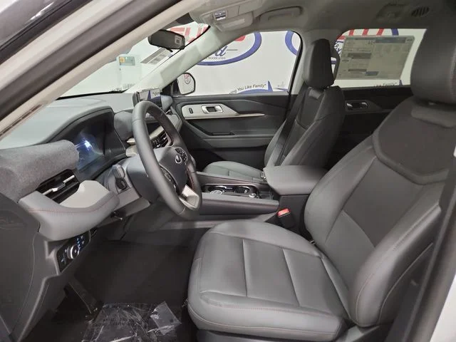 New 2026 Star White Metallic Tri-Coat Ford Active image 13