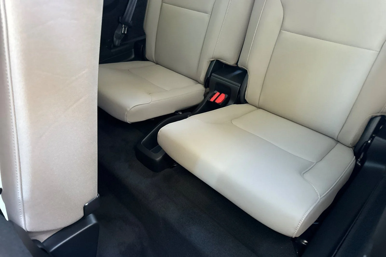 New 2026 Denim Blue Volvo T8 Plus 7-Seater image 17