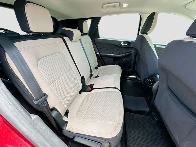 Used 2021 Red Ford SE image 26