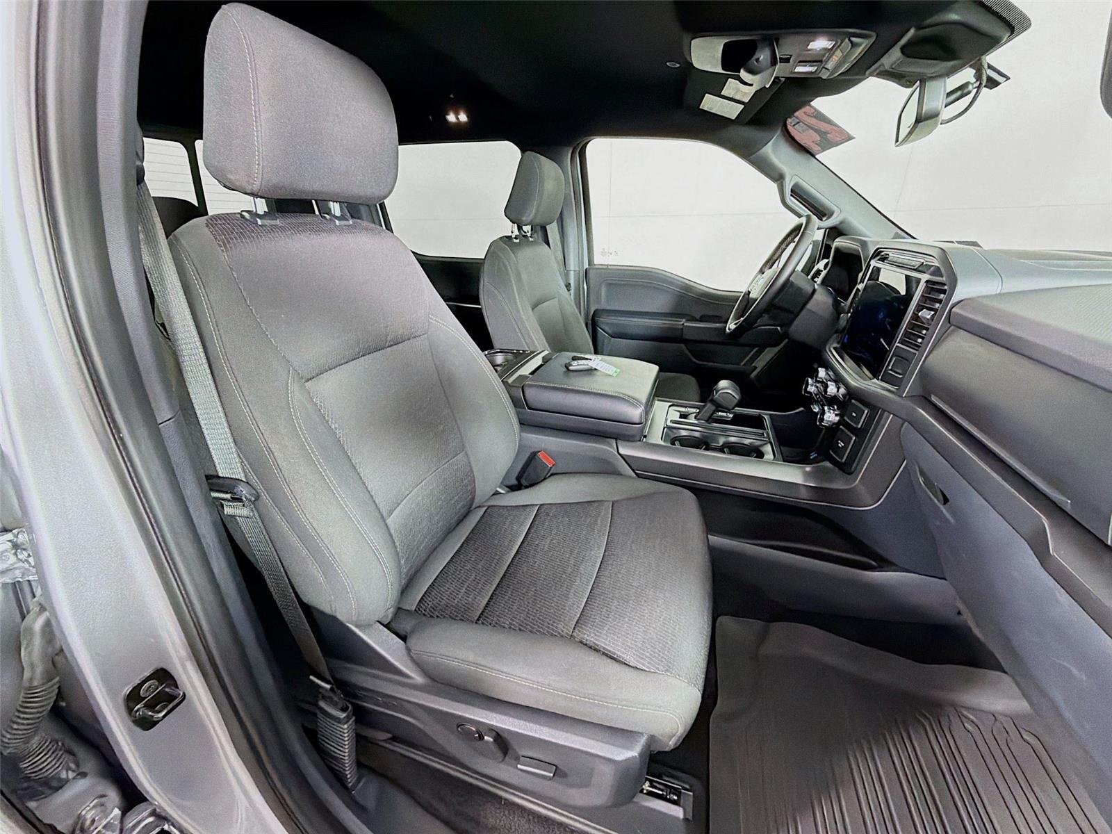 Used 2024 Iconic Silver Ford XLT image 26