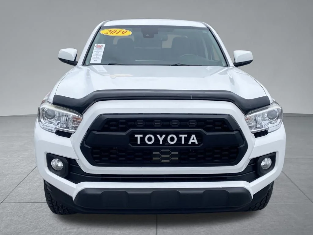 Used 2020 White Toyota SR5 image 19