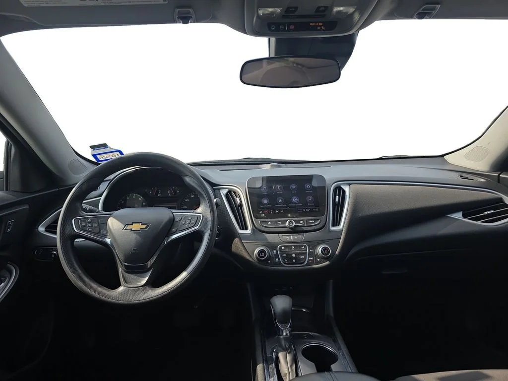 Used 2024 Summit White Chevrolet LT image 2