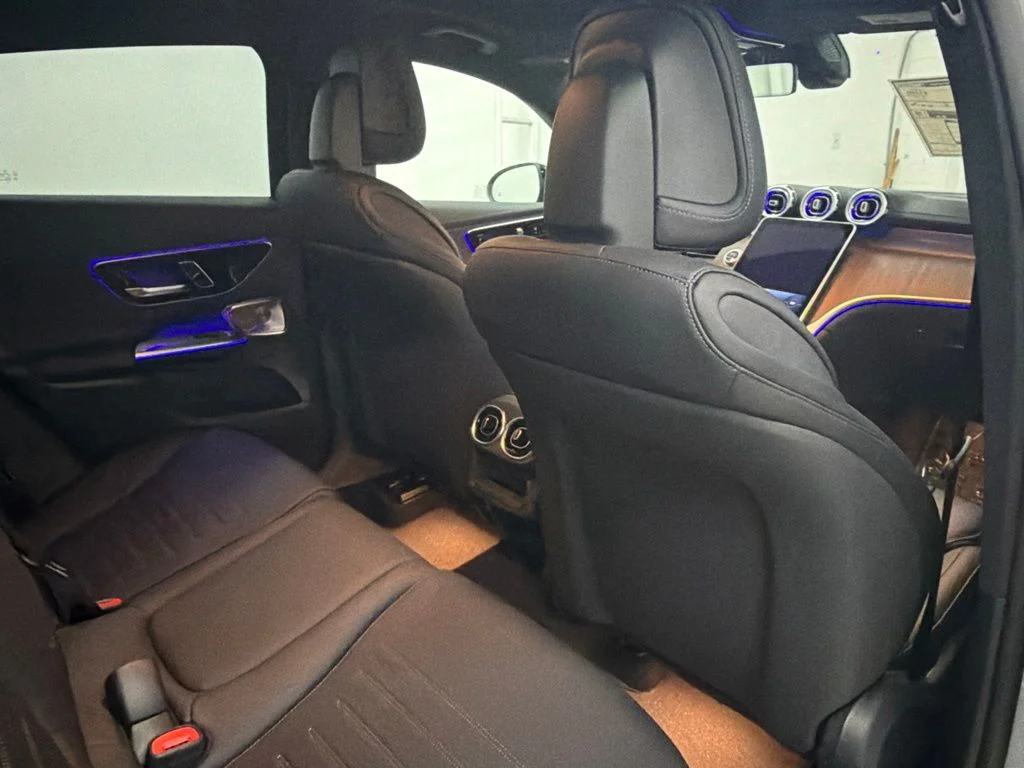 New 2027 White Mercedes-Benz GLC 300 image 26