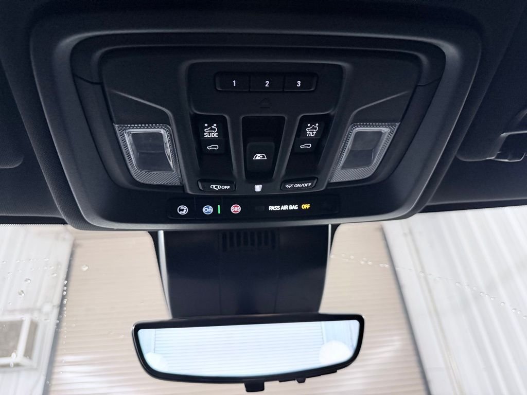 Used 2024 White GMC AT4 image 29