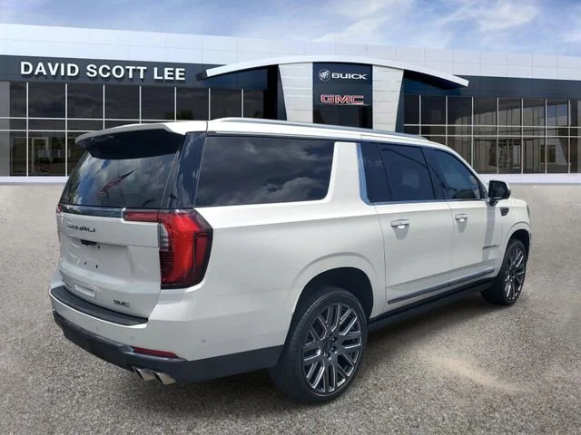 Used 2025 White Frost Tricoat GMC Denali Ultimate image 4