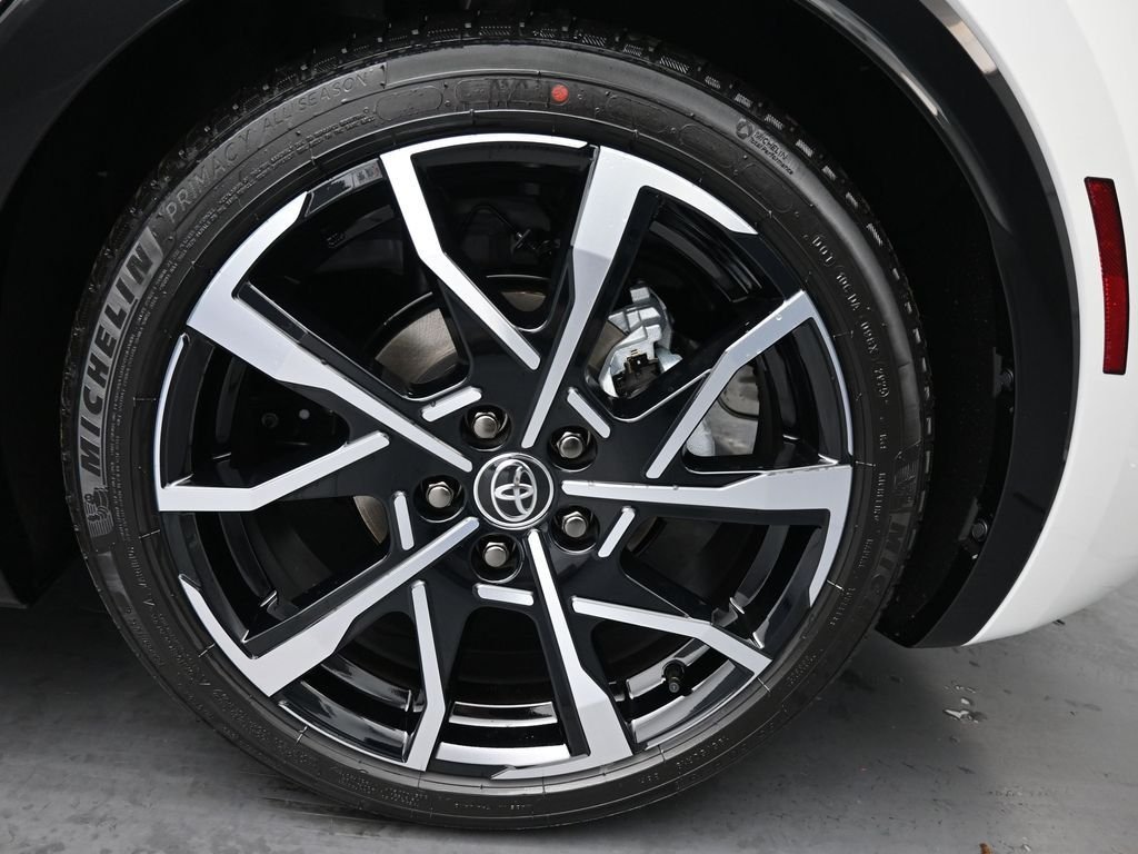 New 2026 Wind Chill Pearl <sup>1</sup> Toyota  XSE image 15