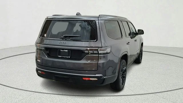 New 2026 Baltic-Gray Metallic Clear-Coat Exterior Paint Jeep Summit Reserve image 8