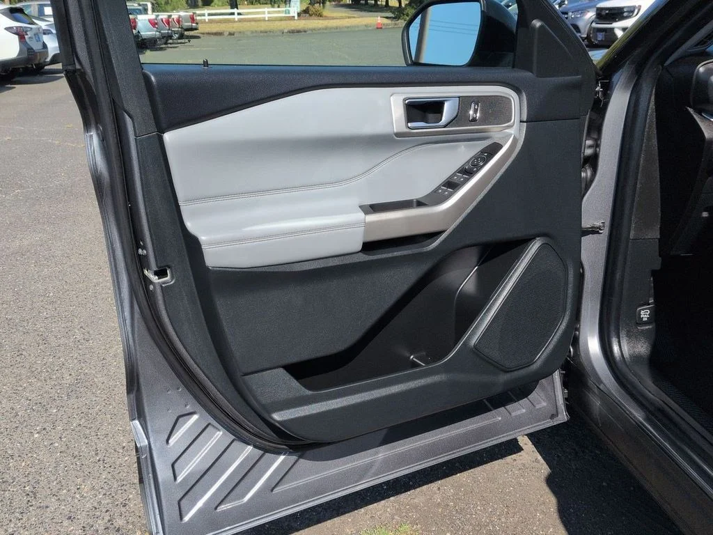 Used 2023 Gray Metallic Ford XLT image 9