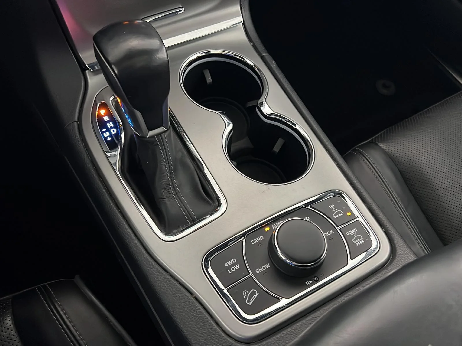 Used 2020 Diamond Black Crystal Pearlcoat Jeep Overland image 20