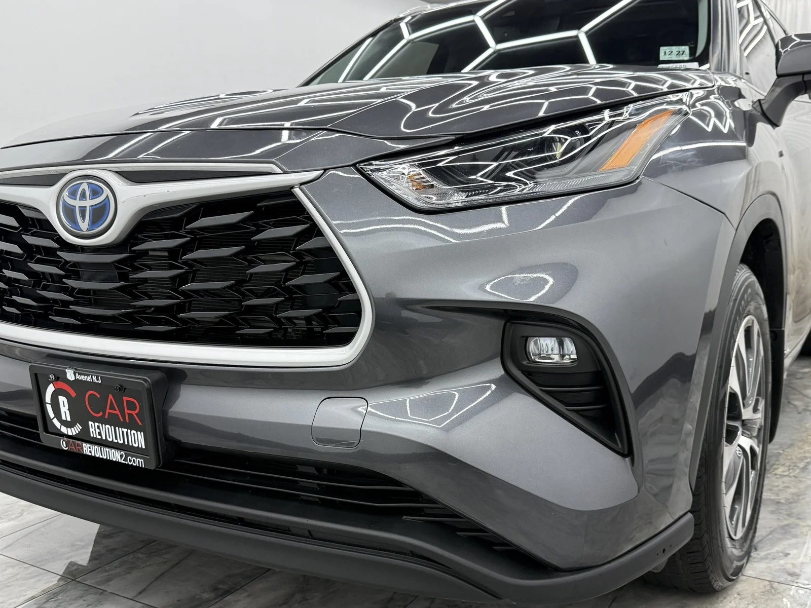 Used 2022 Magnetic Gray Metallic Toyota Hybrid XLE AWD image 54