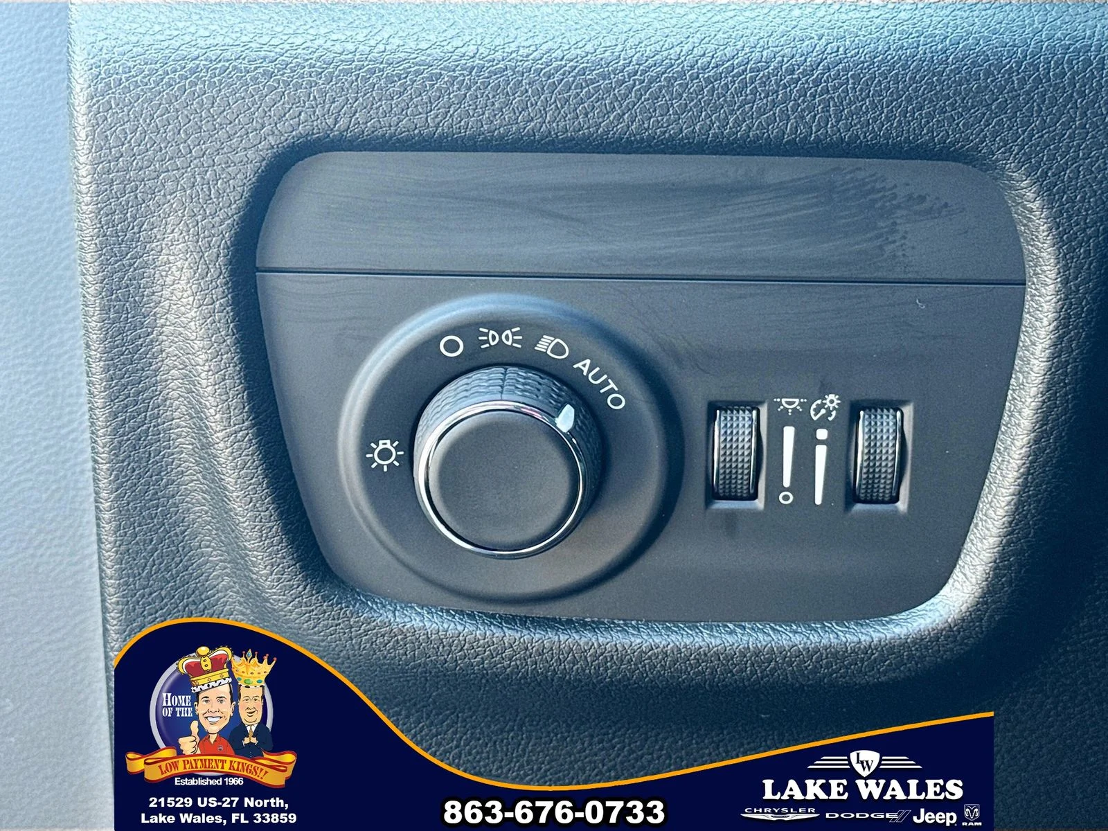 New 2026 Silver Zynith Exterior Paint Jeep Laredo X image 9