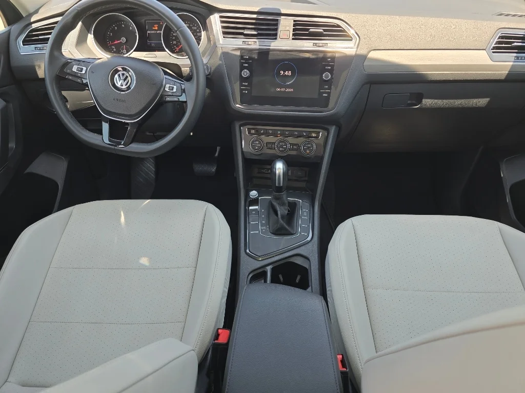 Used 2020 Stone Blue Metallic Volkswagen SE image 26
