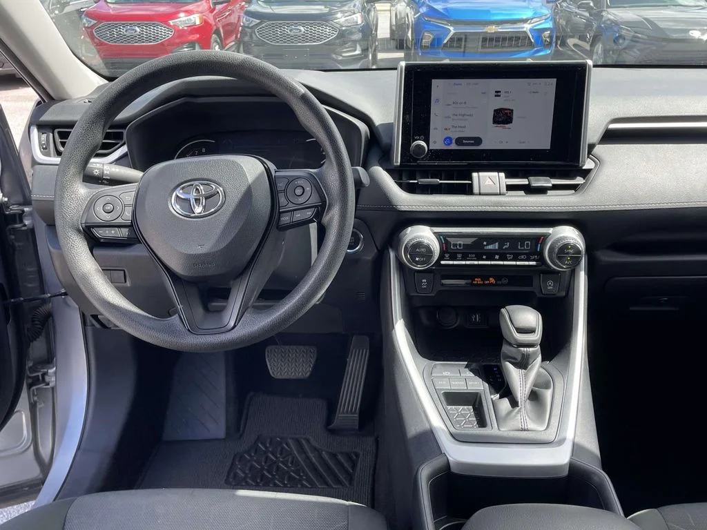 Used 2025 Silver Sky Metallic Toyota XLE image 4