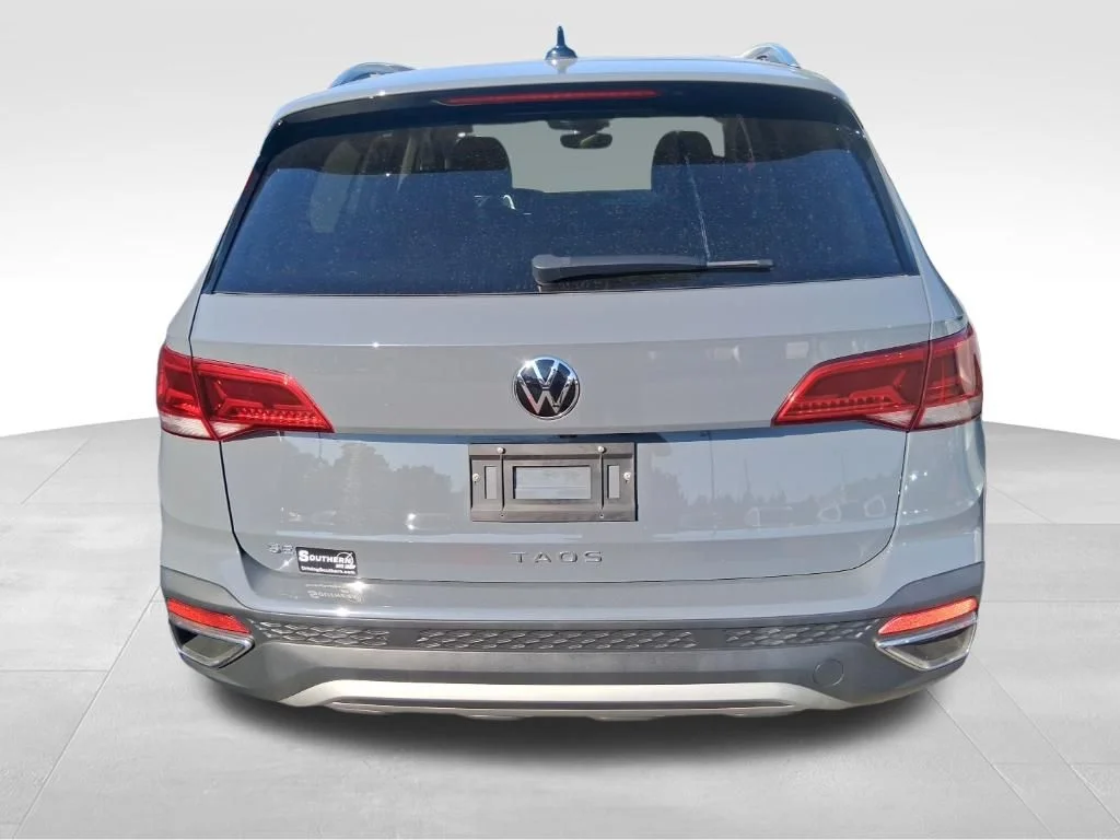 Used 2023 Gray Volkswagen 1.5T SE image 4