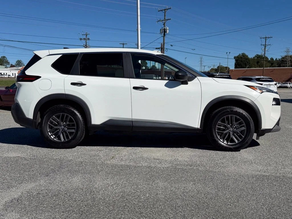 Used 2023 Glacier White Nissan S image 29
