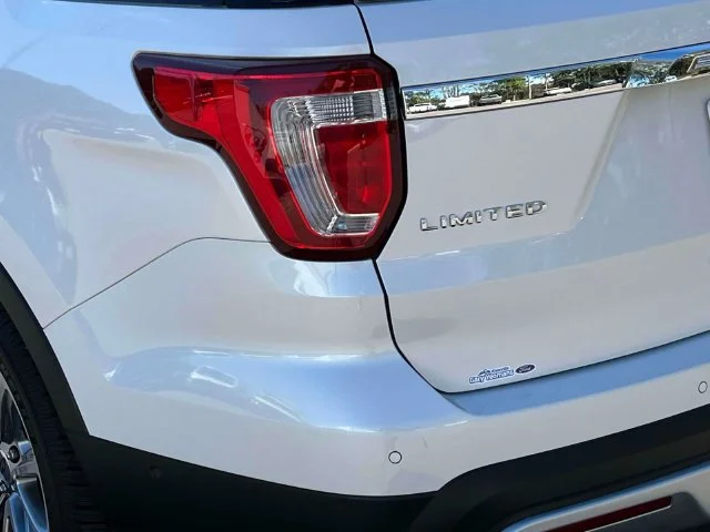 Used 2016 White Ford Limited image 10