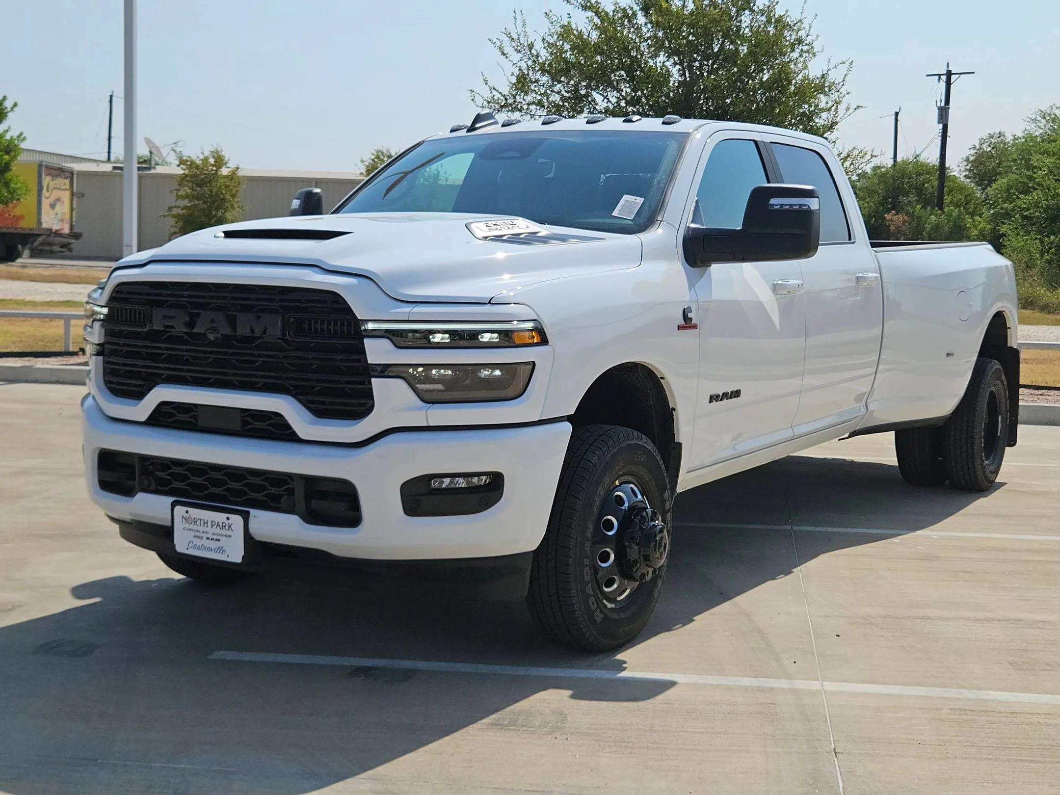 New 2026 Bright White Clear-Coat Exterior Paint RAM Laramie image 7