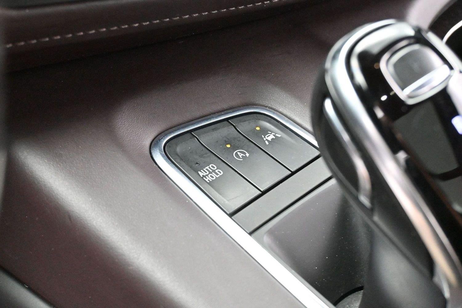 Used 2021 Crystal White Tricoat Cadillac Sport Platinum image 25