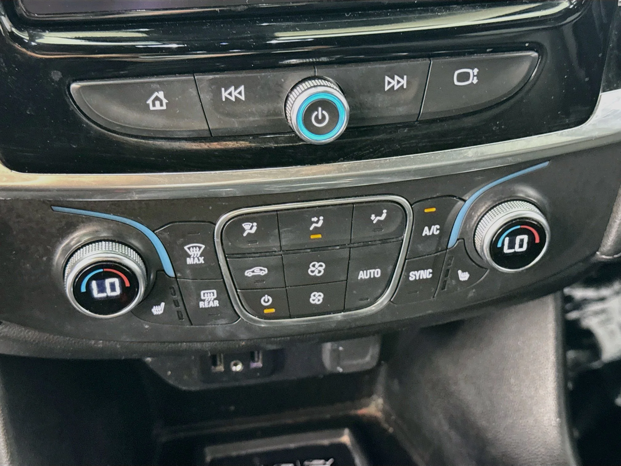 Used 2023 Sterling Gray Metallic Chevrolet LT Cloth image 17