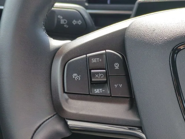 Used 2024 White Ford Select image 16