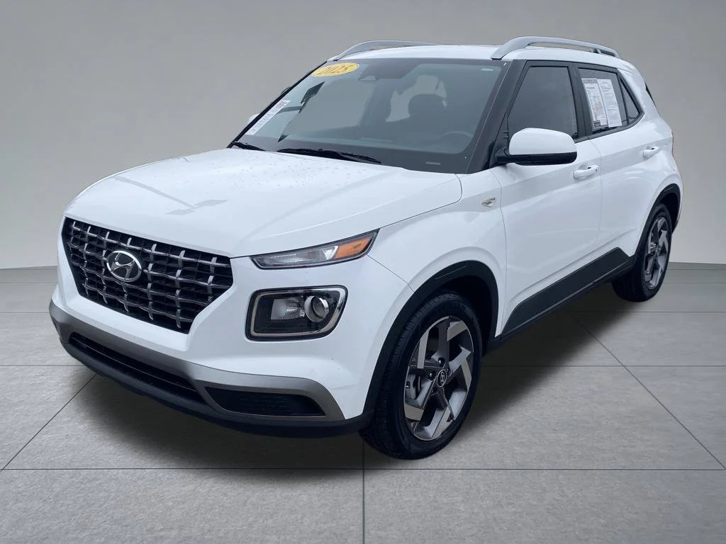 Used 2025 White Hyundai SEL image 2