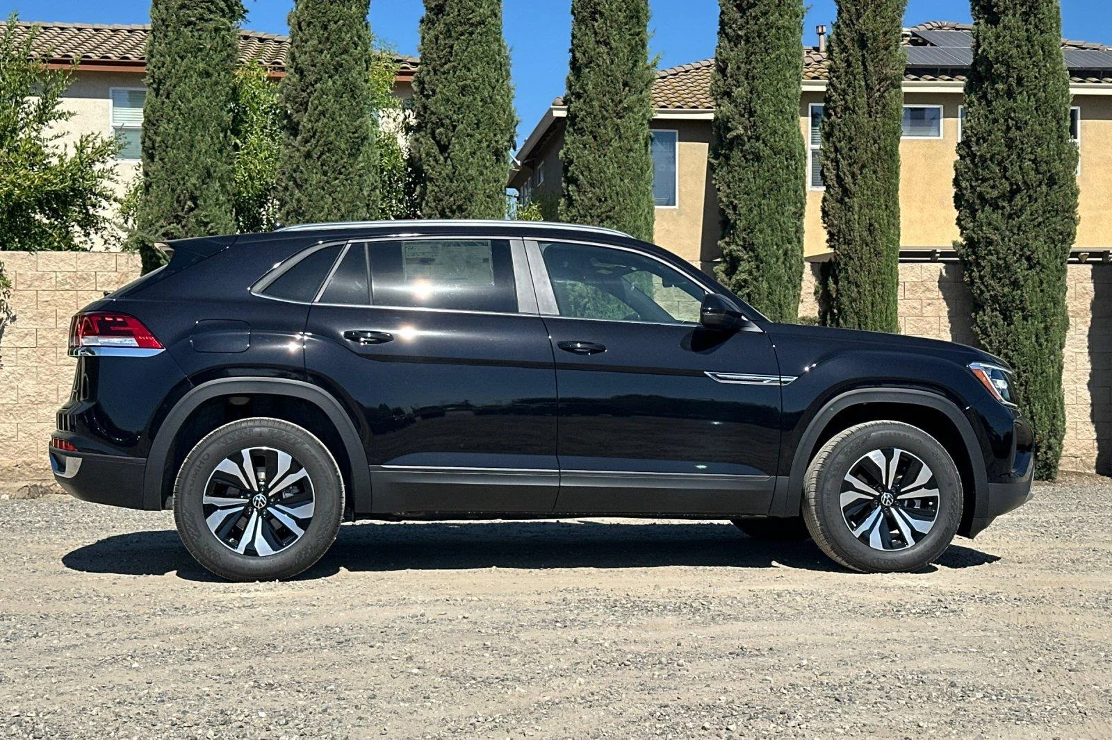 New 2026 Deep Black Pearl Volkswagen 2.0T SE image 3