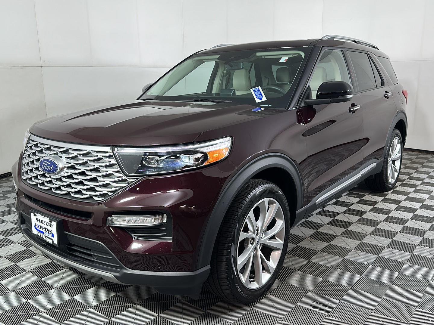 Used 2023 Jewel Red Metallic Tinted Clearcoat Ford Platinum image 24