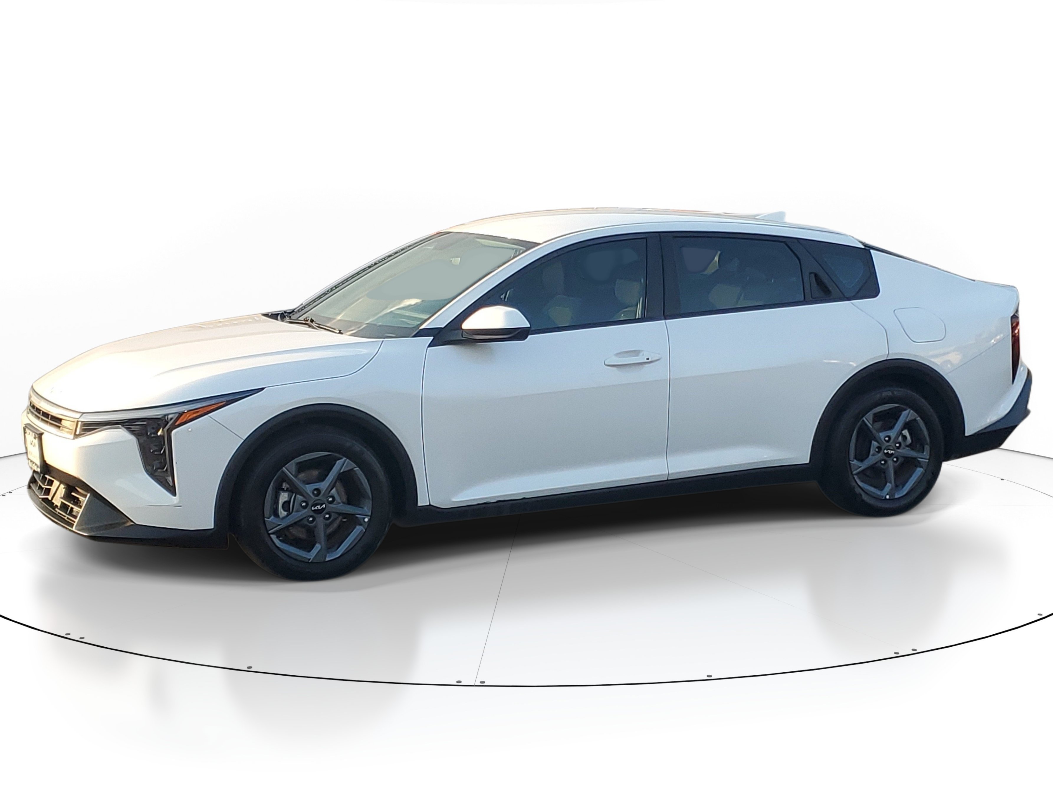 Certified Used 2025 Snow White Pearl Kia LXS image 1