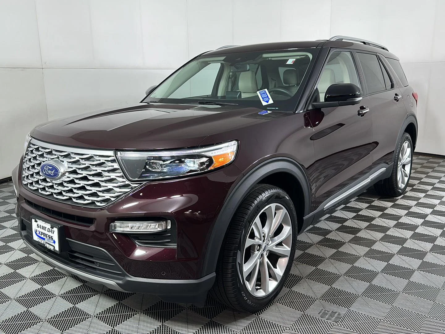 Used 2023 Jewel Red Metallic Tinted Clearcoat Ford Platinum image 24