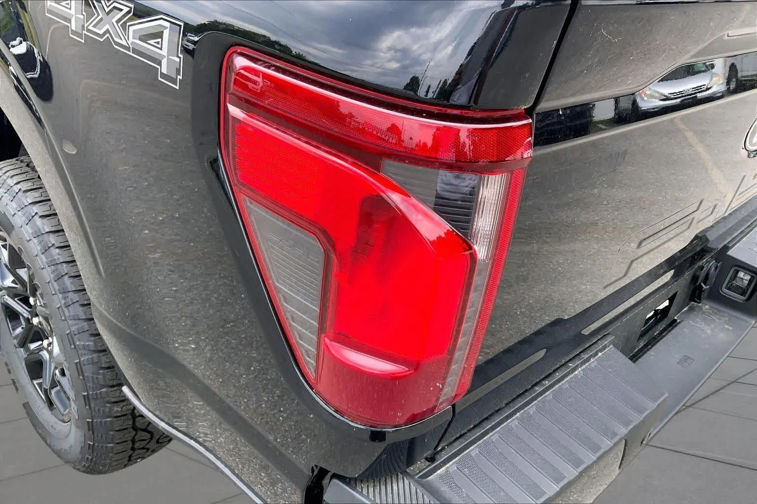 New 2026 Agate Black Metallic Ford XLT image 5